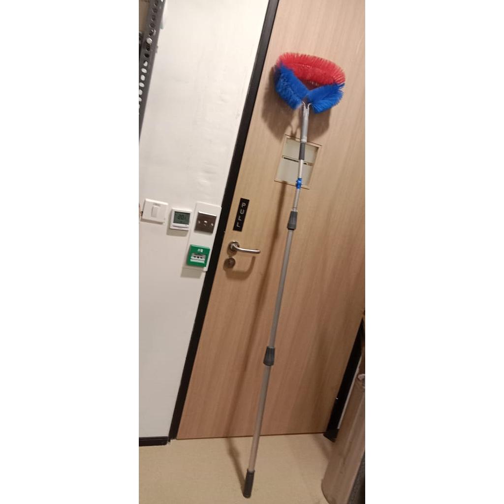 COBWEB BRUSH ROUND 6MTR  (Adjustable Metal Handle)